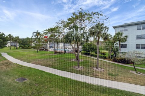 Condo in Coconut Creek, Florida, 2 bedrooms  № 1177307 - photo 8