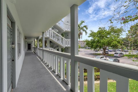 Condo in Coconut Creek, Florida, 2 bedrooms  № 1177307 - photo 10