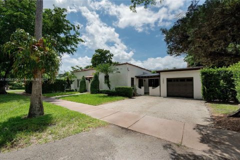 House in Coral Gables, Florida 3 bedrooms, 146.97 sq.m. № 1311059 - photo 30