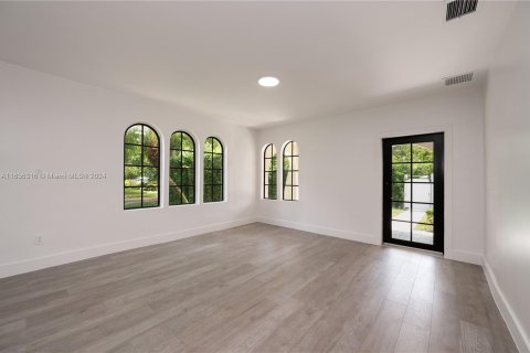 House in Coral Gables, Florida 3 bedrooms, 146.97 sq.m. № 1311059 - photo 4