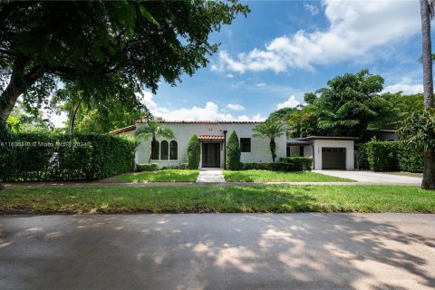 House in Coral Gables, Florida 3 bedrooms, 146.97 sq.m. № 1311059 - photo 1