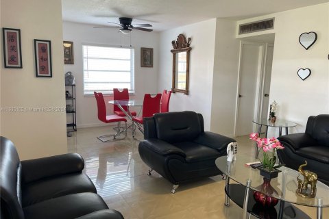 Condominio en venta en Hollywood, Florida, 2 dormitorios, 81.75 m2 № 1311060 - foto 4