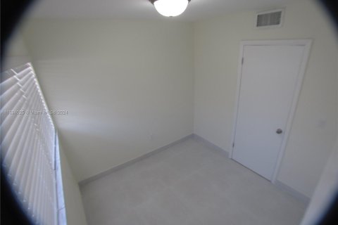 Townhouse in Sweetwater, Florida 4 bedrooms № 1305236 - photo 26