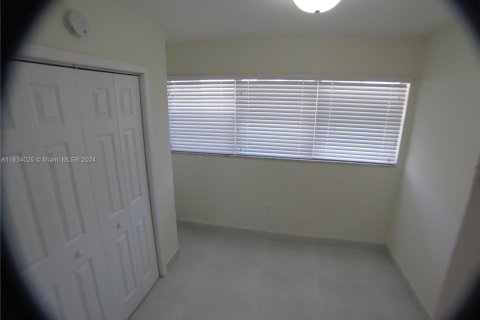 Townhouse in Sweetwater, Florida 4 bedrooms № 1305236 - photo 25