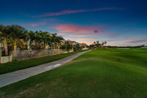 Villa ou maison à vendre à West Palm Beach, Floride: 5 chambres, 294.31 m2 № 1009481 - photo 1