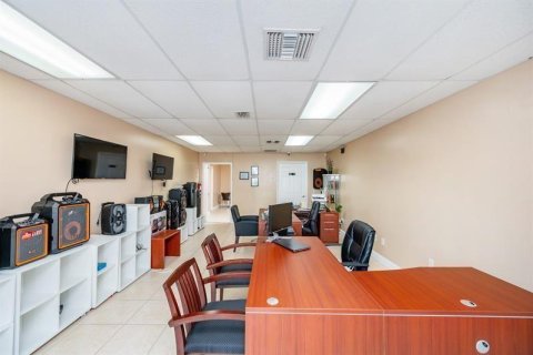 Propiedad comercial en venta en Doral, Florida № 1172844 - foto 15