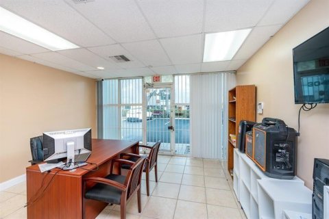 Propiedad comercial en venta en Doral, Florida № 1172844 - foto 13