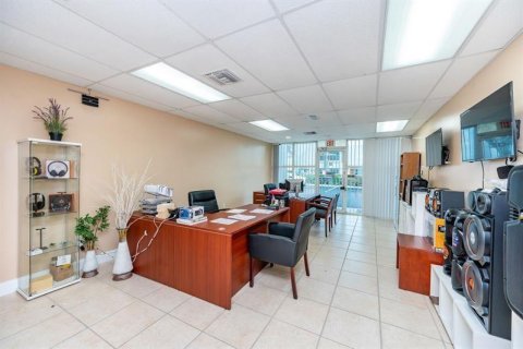 Propiedad comercial en venta en Doral, Florida № 1172844 - foto 12