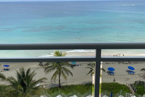 Condo in Deerfield Beach, Florida, 3 bedrooms  № 1172893 - photo 1