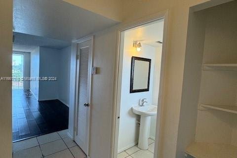 Condominio en alquiler en Miami, Florida, 1 dormitorio, 96.25 m2 № 1367410 - foto 11