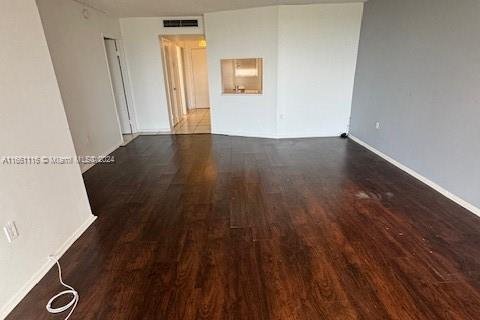 Condominio en alquiler en Miami, Florida, 1 dormitorio, 96.25 m2 № 1367410 - foto 3