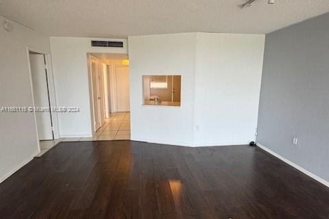 Condominio en alquiler en Miami, Florida, 1 dormitorio, 96.25 m2 № 1367410 - foto 10