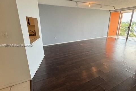 Condominio en alquiler en Miami, Florida, 1 dormitorio, 96.25 m2 № 1367410 - foto 15