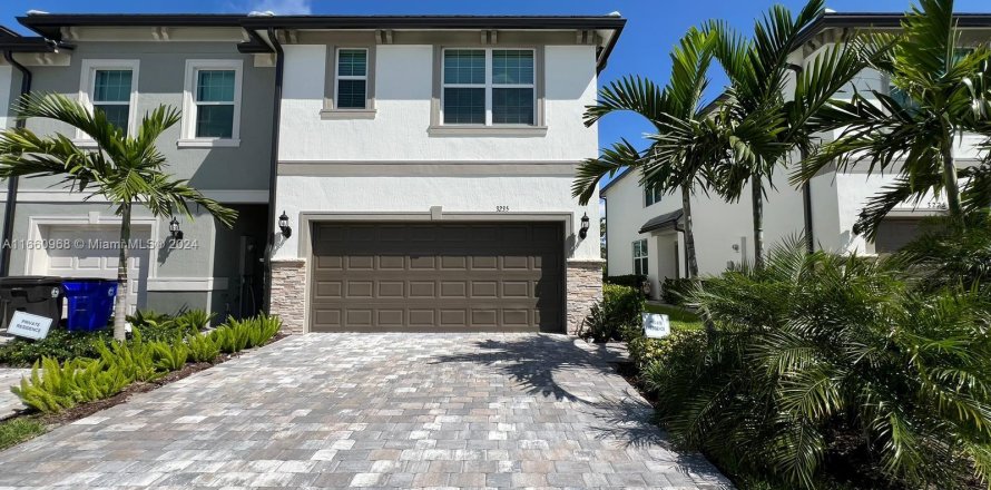 Townhouse in Lauderdale Lakes, Florida 3 bedrooms, 137.68 sq.m. № 1367364