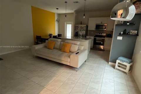 Adosado en alquiler en Lauderdale Lakes, Florida, 3 dormitorios, 137.68 m2 № 1367364 - foto 5