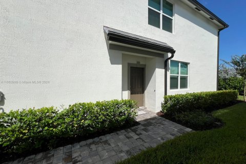 Townhouse in Lauderdale Lakes, Florida 3 bedrooms, 137.68 sq.m. № 1367364 - photo 2