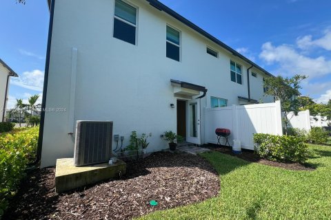 Townhouse in Lauderdale Lakes, Florida 3 bedrooms, 137.68 sq.m. № 1367364 - photo 12