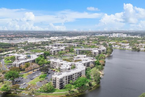 Condo in Pembroke Pines, Florida, 2 bedrooms  № 1117846 - photo 3