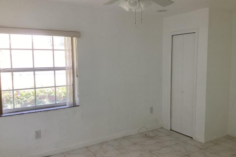 House in Miami, Florida 4 bedrooms, 212.28 sq.m. № 1117785 - photo 18