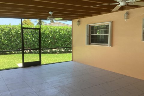 House in Miami, Florida 4 bedrooms, 212.28 sq.m. № 1117785 - photo 13