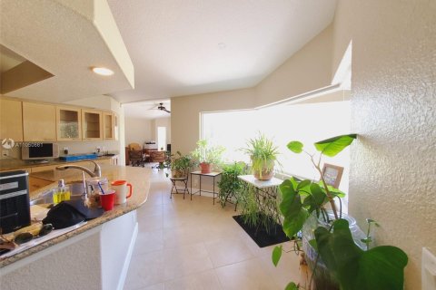 Casa en venta en North Port, Florida, 3 dormitorios, 201.51 m2 № 3189 - foto 5