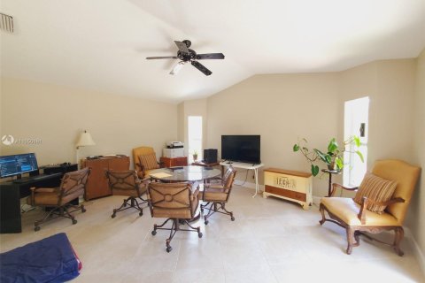 Купить виллу или дом в Норт-Порт, Флорида 3 спальни, 201.51м2, № 3189 - фото 7