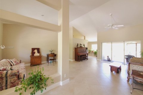 Casa en venta en North Port, Florida, 3 dormitorios, 201.51 m2 № 3189 - foto 4