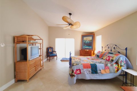 Купить виллу или дом в Норт-Порт, Флорида 3 спальни, 201.51м2, № 3189 - фото 15