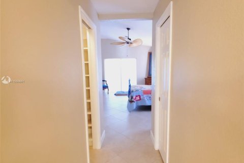 Casa en venta en North Port, Florida, 3 dormitorios, 201.51 m2 № 3189 - foto 23