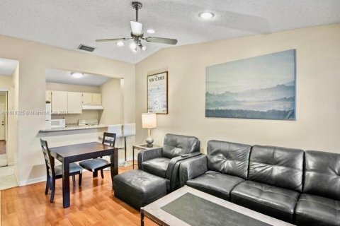 Condo in Boca Raton, Florida, 1 bedroom  № 1233521 - photo 2