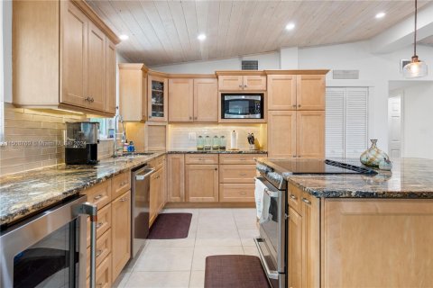 Casa en venta en Islamorada, Village of Islands, Florida, 3 dormitorios, 204.38 m2 № 929729 - foto 14