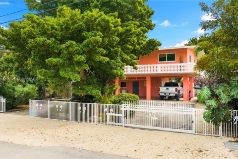 House in Islamorada, Village of Islands, Florida 3 bedrooms, 204.38 sq.m. № 929729 - photo 3