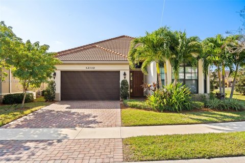 House in Parkland, Florida 3 bedrooms, 243.4 sq.m. № 929424 - photo 1