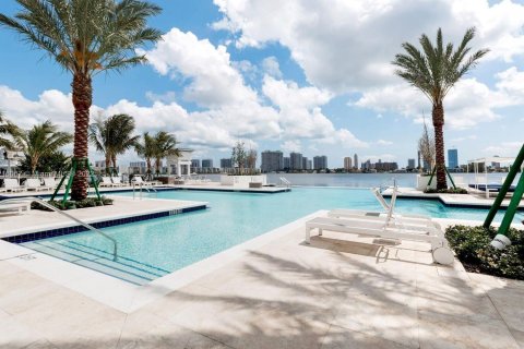 Condominio en venta en North Miami Beach, Florida, 2 dormitorios, 181.81 m2 № 17425 - foto 20
