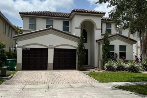 House in Miramar, Florida 4 bedrooms, 316.8 sq.m. № 1404587 - photo 1