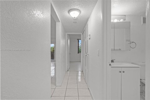 Copropriété à vendre à Hialeah, Floride: 2 chambres, 99.41 m2 № 1399148 - photo 23