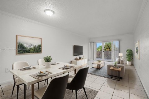 Condo in Hialeah, Florida, 2 bedrooms  № 1399148 - photo 9