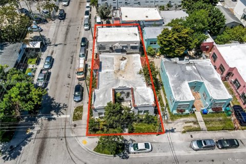 Immobilier commercial à vendre à Miami, Floride: 318 m2 № 1399102 - photo 2