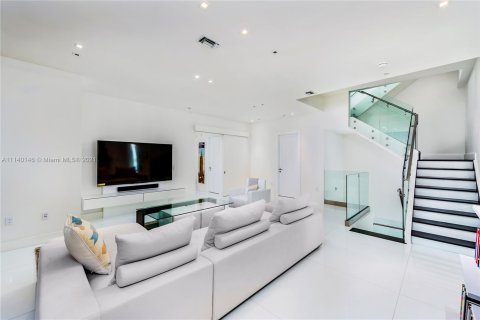 Condominio en venta en Miami, Florida, 4 dormitorios, 464.51 m2 № 1835 - foto 8