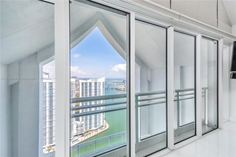 Condominio en venta en Miami, Florida, 4 dormitorios, 464.51 m2 № 1835 - foto 15