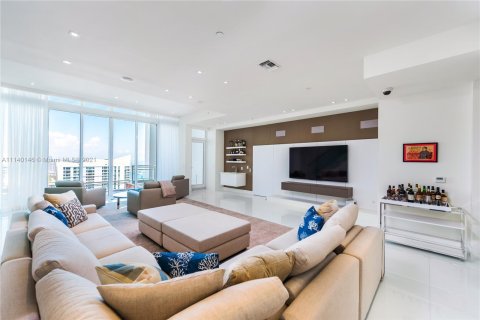 Condominio en venta en Miami, Florida, 4 dormitorios, 464.51 m2 № 1835 - foto 6