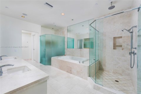 Condominio en venta en Miami, Florida, 4 dormitorios, 464.51 m2 № 1835 - foto 11