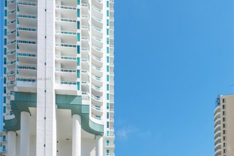 Condominio en venta en Miami, Florida, 4 dormitorios, 464.51 m2 № 1835 - foto 25