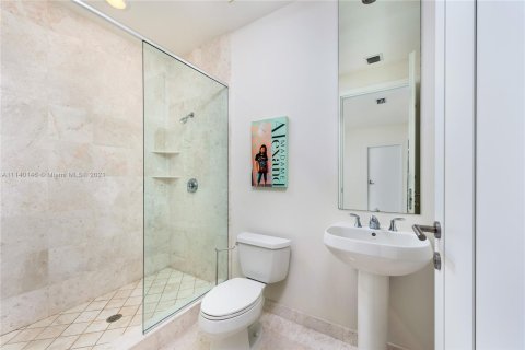 Condominio en venta en Miami, Florida, 4 dormitorios, 464.51 m2 № 1835 - foto 21