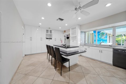 Villa ou maison à vendre à Hollywood, Floride: 4 chambres, 221.39 m2 № 1172620 - photo 11