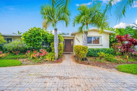 Villa ou maison à vendre à Hollywood, Floride: 4 chambres, 221.39 m2 № 1172620 - photo 1