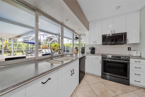 Villa ou maison à vendre à Hollywood, Floride: 4 chambres, 221.39 m2 № 1172620 - photo 9