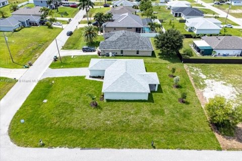 Casa en venta en Cape Coral, Florida, 4 dormitorios, 164.16 m2 № 1367235 - foto 27