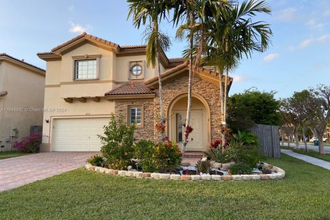 Villa ou maison à louer à Cutler Bay, Floride: 3 chambres, 174.28 m2 № 1367262 - photo 1