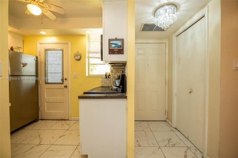 Condo in Aventura, Florida, 1 bedroom  № 1270219 - photo 9